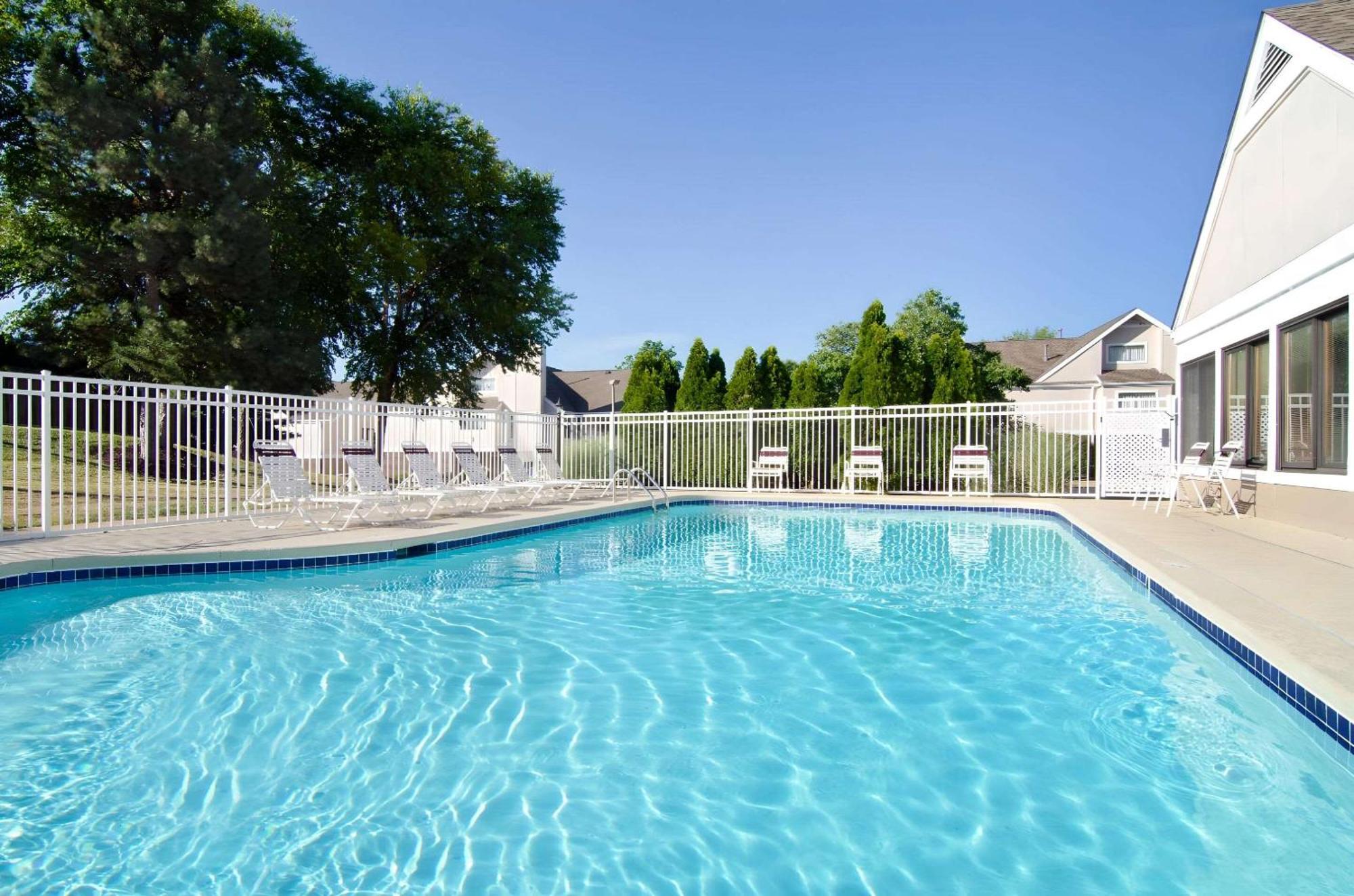 Mainstay Suites St Louis - Galleria Richmond Heights Екстериор снимка
