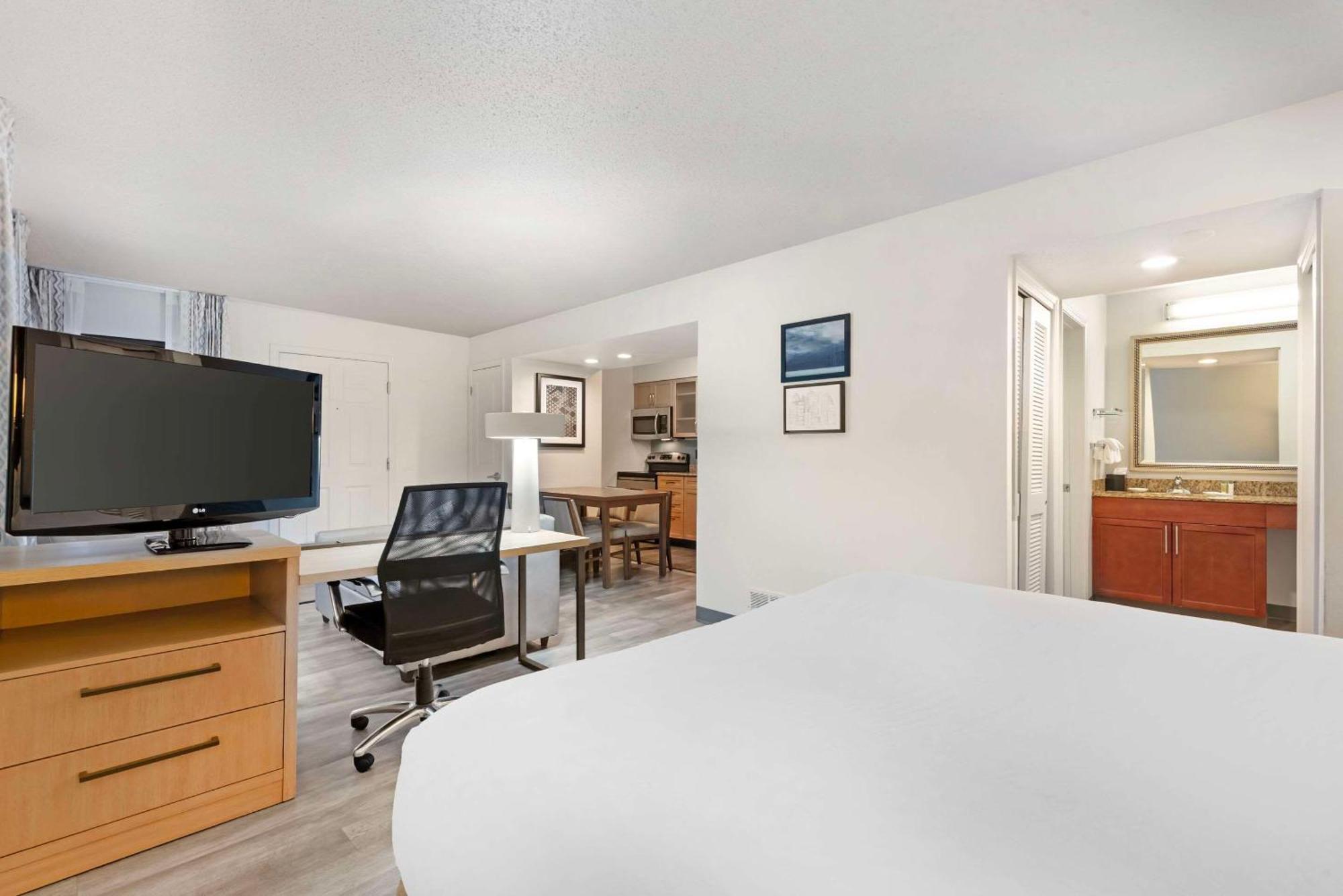 Mainstay Suites St Louis - Galleria Richmond Heights Екстериор снимка