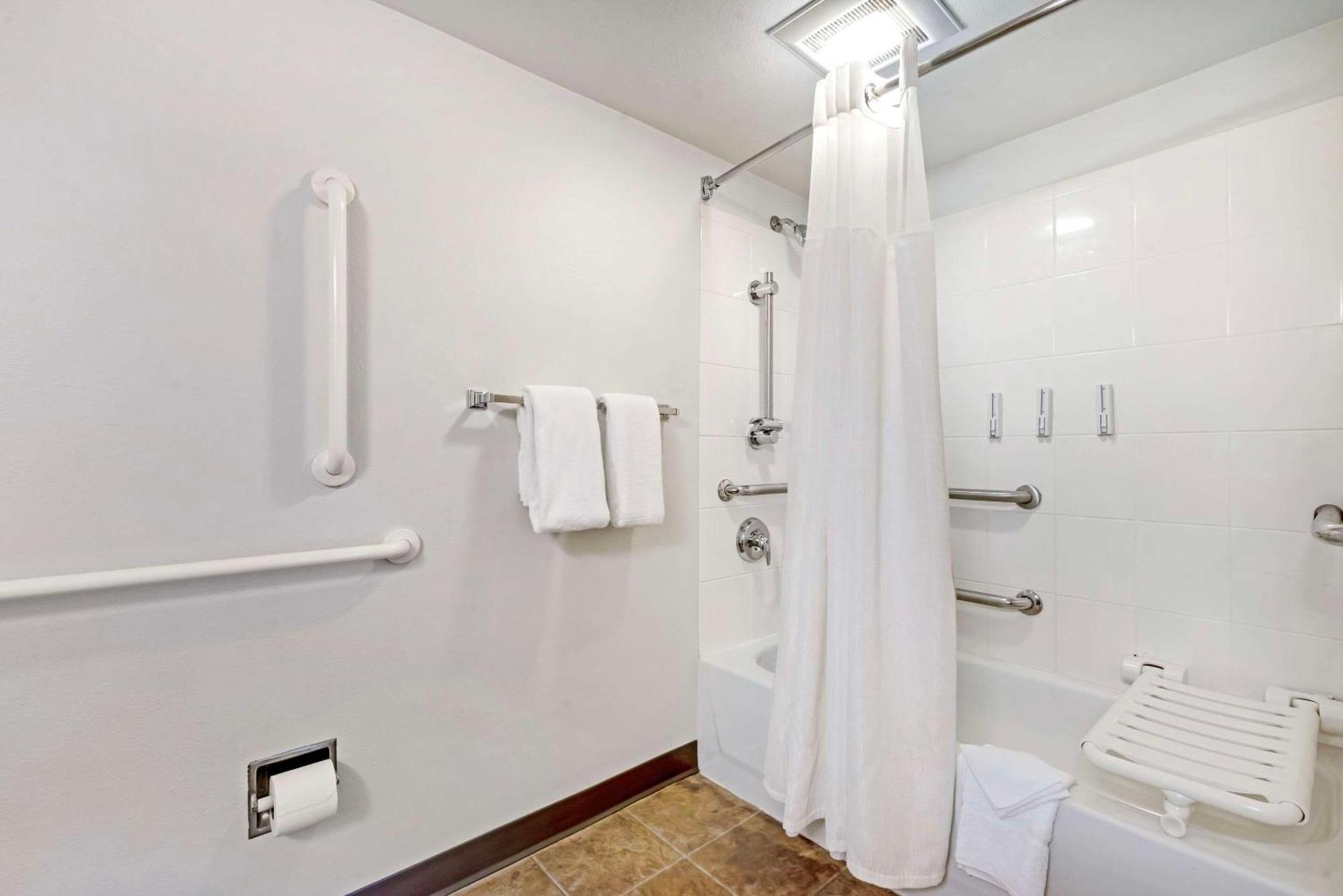 Mainstay Suites St Louis - Galleria Richmond Heights Екстериор снимка